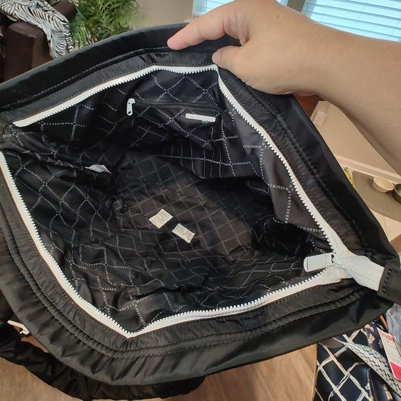 Steve Madden Puffy Quilted Black  ‘Blayzia’ Tote with wristlet! NWT Weekender! - Picture 12 of 16